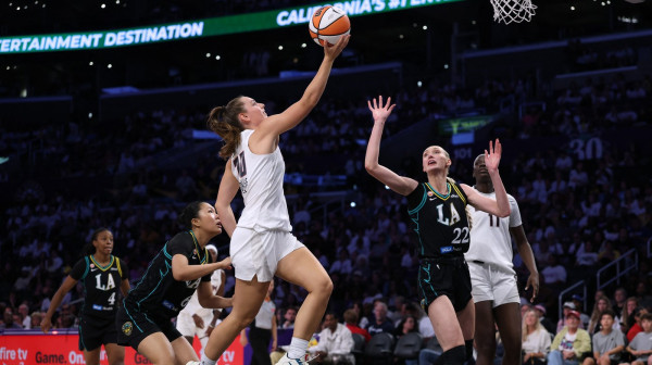 Nezapamćene scene u WNBA – prekinute dve utakmice zbog ubacivanja seksualnih igračaka na teren VIDEO