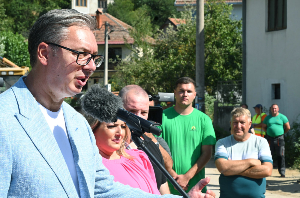 Heroji Srbije gaze kroz vatru, a opozicija skuplja političke poene; Vučić stao uz vatrogasce