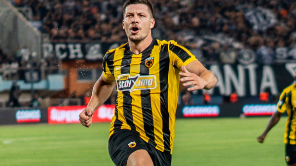 Dva gola Luke Jovića lansirala AEK na vrh VIDEO