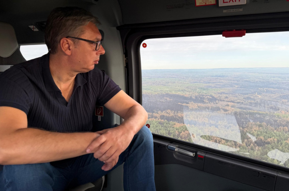 Vučić iznad Deliblatske peščare: "Hvala svima koji su pomagali"; "Država će obnoviti kompletan ekosistem" FOTO