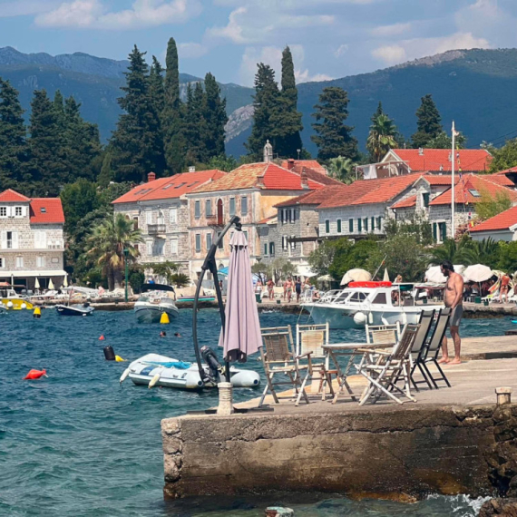 Ovo je najromantičnije mesto u Crnoj Gori, a Srbi ga obožavaju FOTO