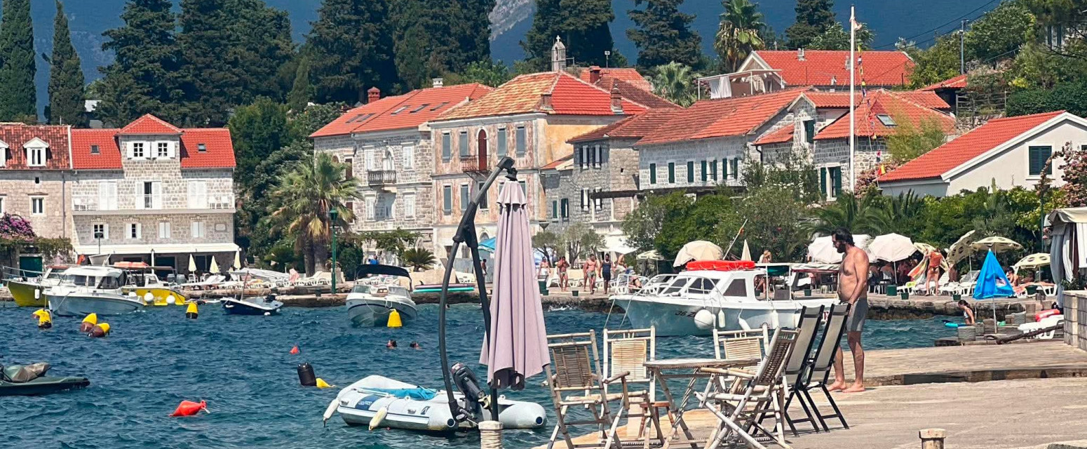 Ovo je najromantičnije mesto u Crnoj Gori, a Srbi ga obožavaju FOTO