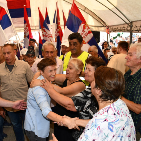 Brnabić iz Prahova: "Izbor je jasan - Ujedinjena Srbija pobeđuje!" FOTO