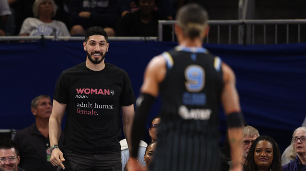 Kanter izbačen sa WNBA utakmice nakon što su košarkašice "poludele" zbog njega VIDEO