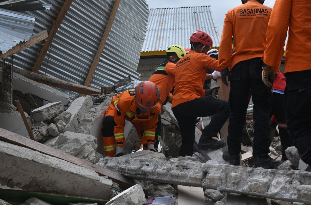Death toll from devastating Indonesia earthquake rises to 100