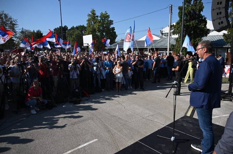 Vučić u Kraljevu: "Za 15-20 dana kreću radovi na starom mostu preko Ibra" VIDEO