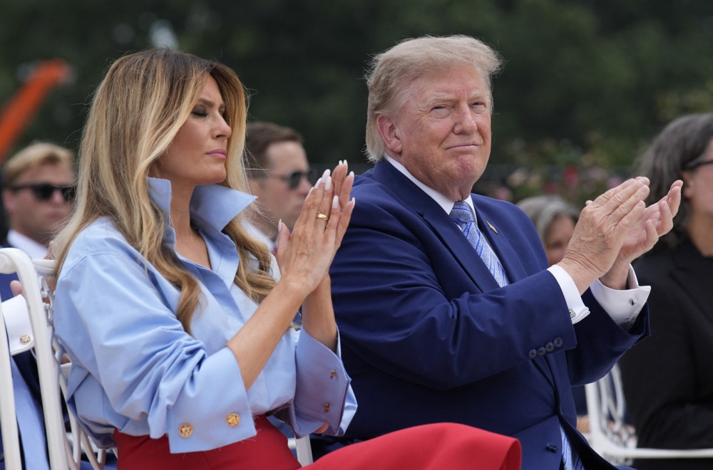 Svi gledali u Melaniju, ali je Trampov potez privukao pažnju: "Ponovo pokazao dominaciju" FOTO