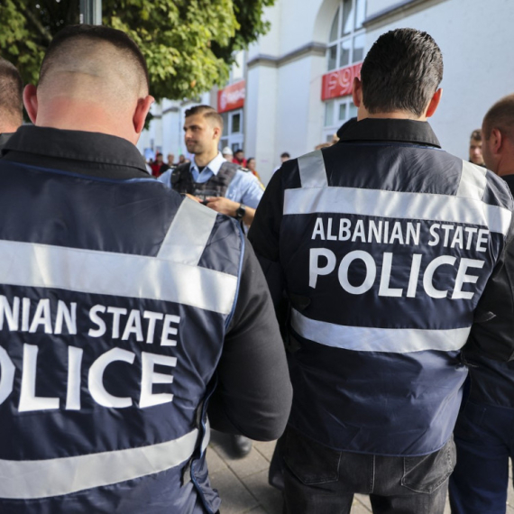 Drama u Albaniji; Stigle pretnje: "Postavljena je bomba"