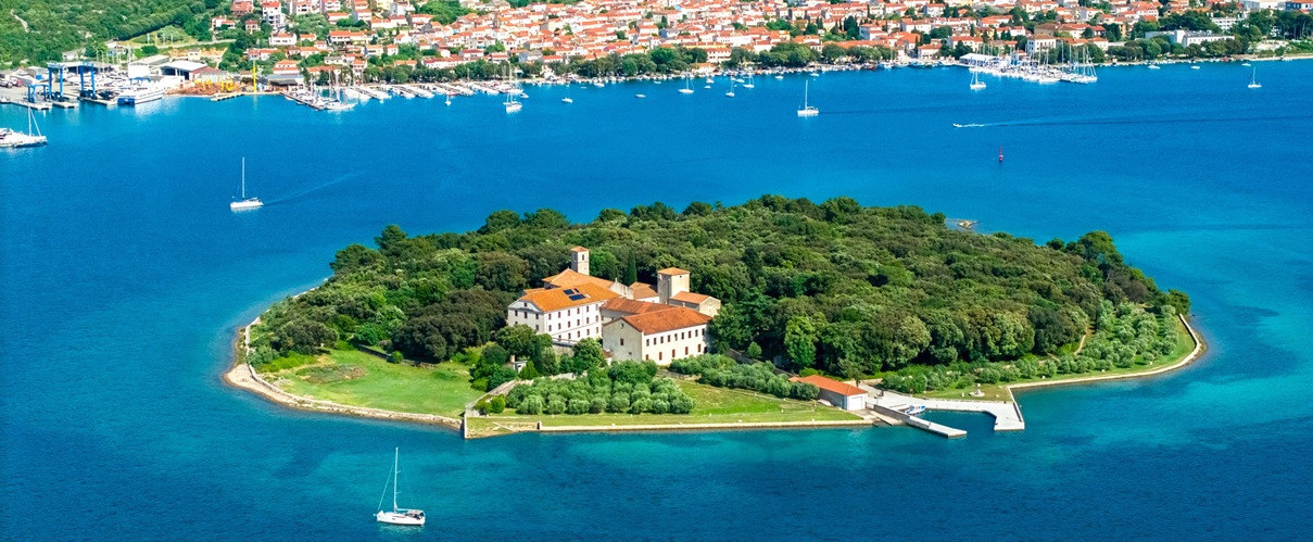 Ovo malo ostrvo nema hotele ni restorane: Na njemu žive samo četiri stanovnika