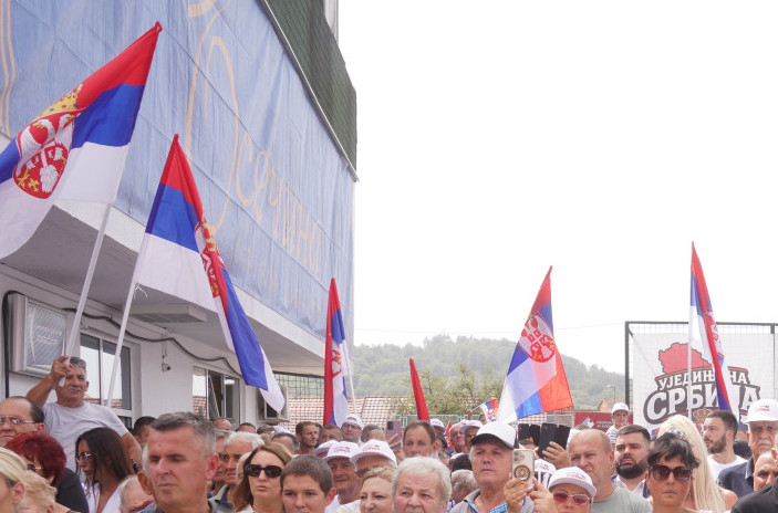 Veličanstven doček Vučića u Osečini; Odjekivalo "Aco, Srbine"; Intonirana himna "Bože pravde"
