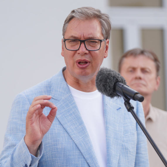 Vučić: "Srbija neće više da kleči"; "Nikada nećemo zaboraviti sve srpske žrtve"