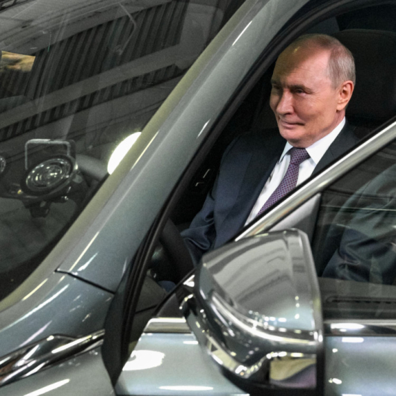 Putin provozao novu Volgu K50 FOTO