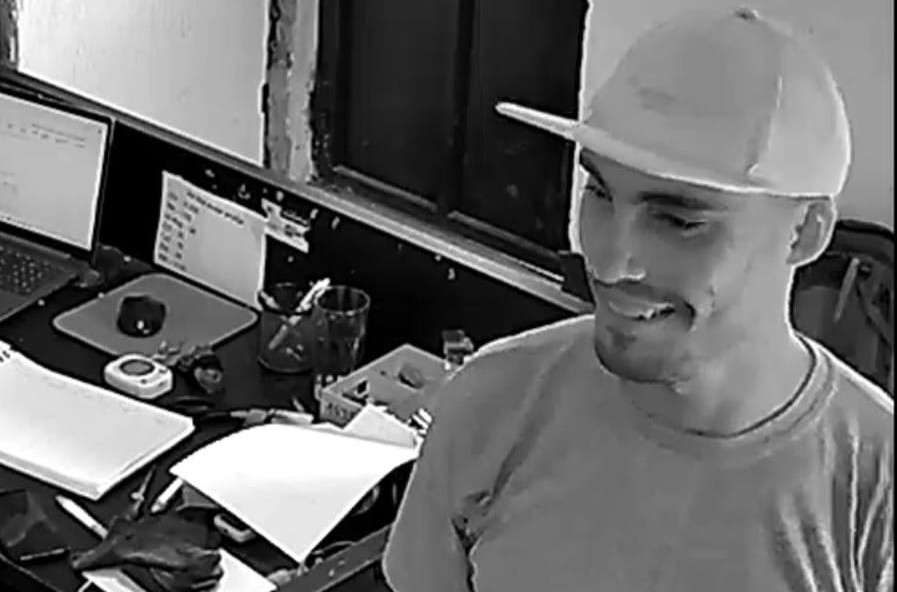 Drama u Danilovgradu još uvek traje; Pronađeno vozilo odbeglog Rusa osumnjičenog za trostruko ubistvo