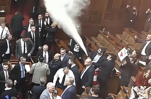 Brutalna poruka opoziciji: "PP aparat koristite u Skupštini, a tamo gde je požar – tamo vas nema" VIDEO