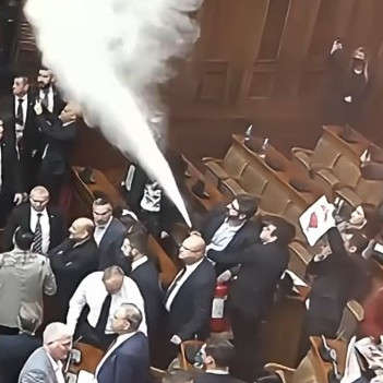 Brutalna poruka opoziciji: "PP aparat koristite u Skupštini, a tamo gde je požar – tamo vas nema" VIDEO