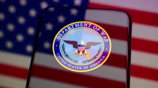 Amerika sprema "AI ratnike": Pentagon pokrenuo sopstveni ChatGPT i Grok – Claude izbačen