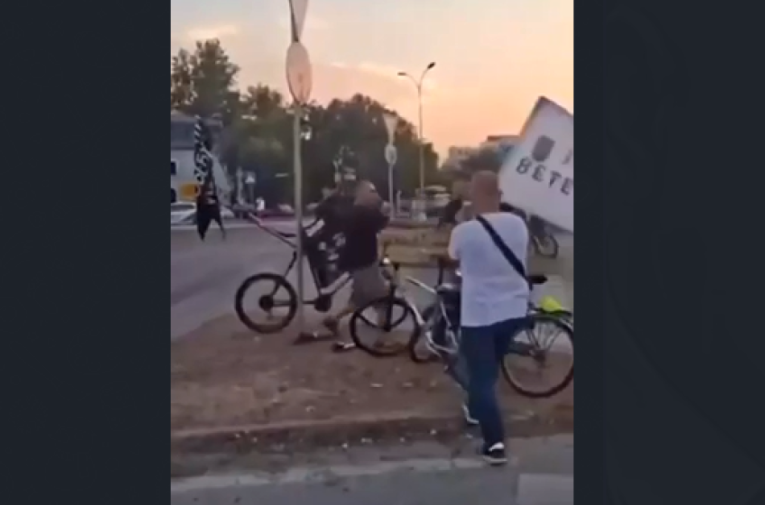 Blokaderi nasrnuli jedni na druge; Pojavio se snimak