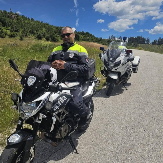 Heroj na točkovima: Policajac Muamer spasio iznemoglog beloglavog supa koji se nalazio pored puta FOTO