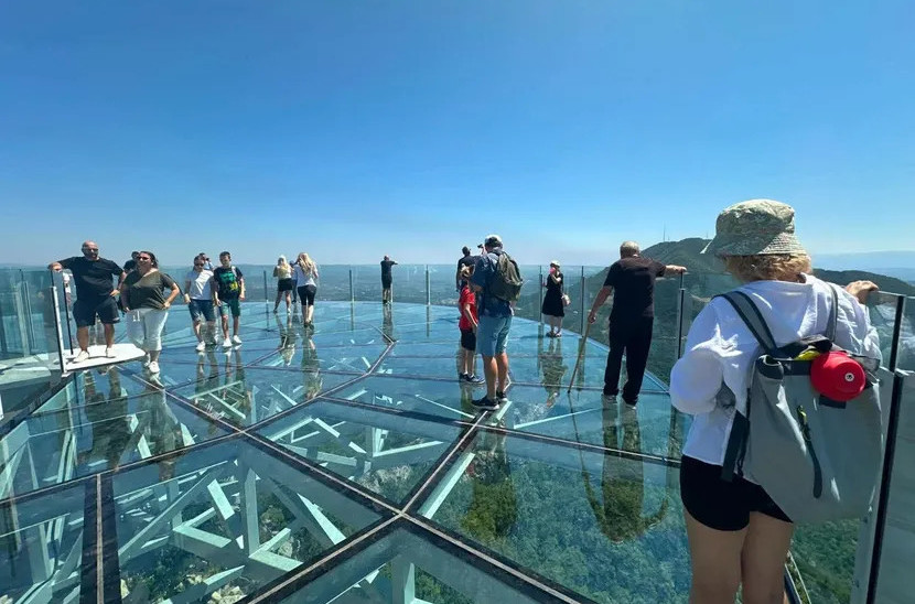 Skywalk na Kablaru obara rekorde: Za mesec dana 20.000 posetilaca i nova radna mesta