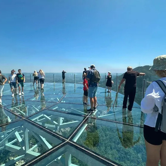 Skywalk na Kablaru obara rekorde: Za mesec dana 20.000 posetilaca i nova radna mesta