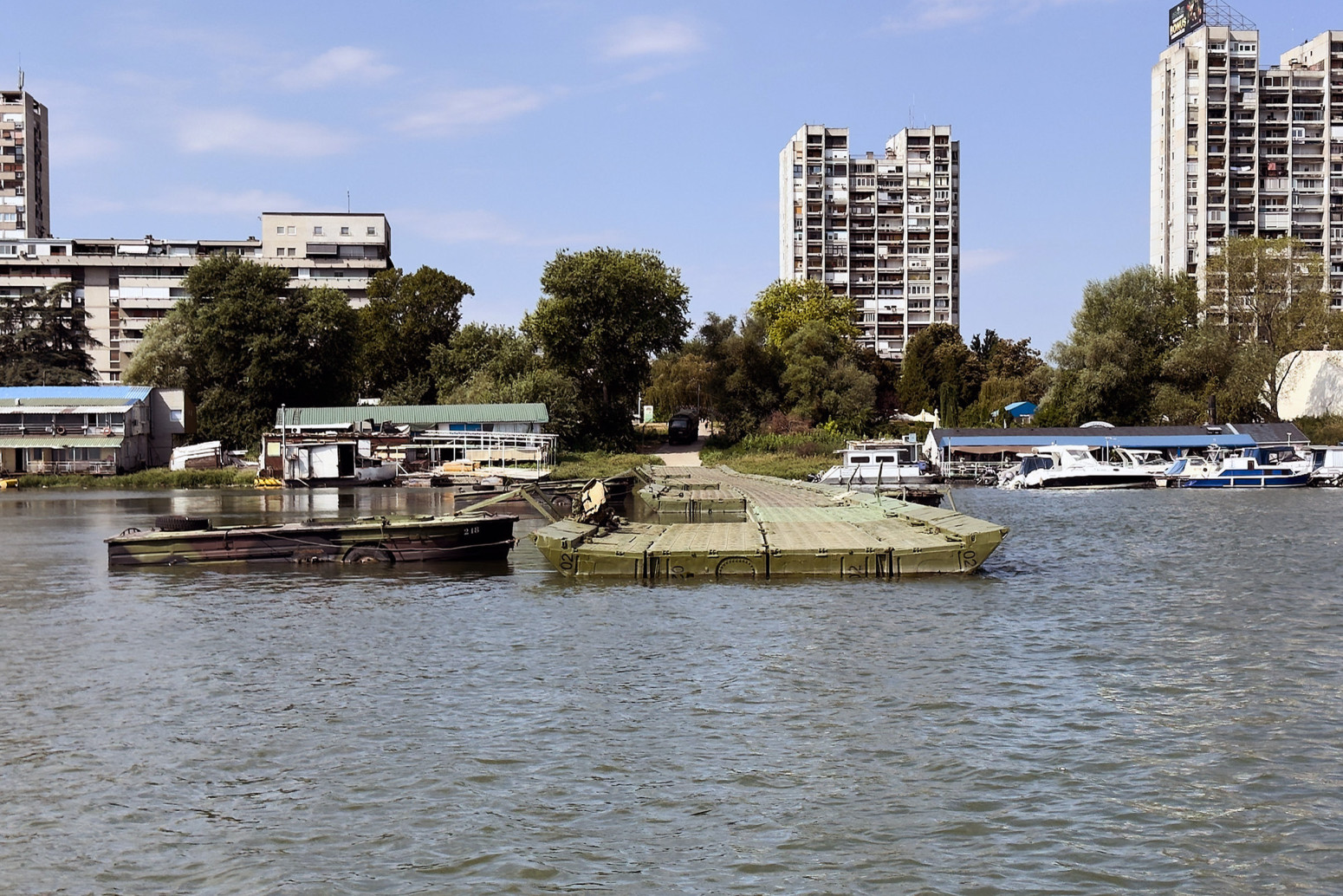 Kraj kupališne sezone na Lidu: Uklonjen pontonski most od Velikog ratnog ostrva do Zemuna