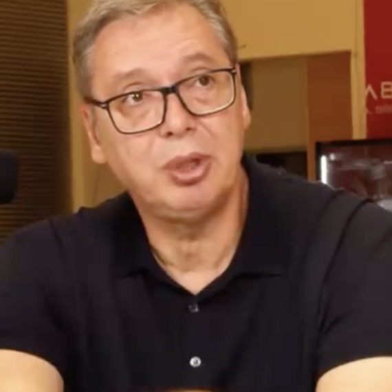 Vučić pokrenuo podkast: Prvi gost biće proslavljeni trener Muta Nikolić VIDEO