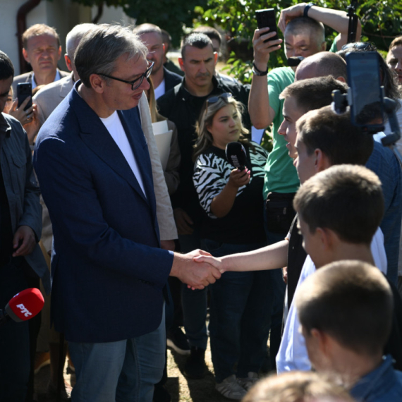 Razgovor Vučića i mališana na Paliću nasmejao sve prisutne; "Kakav bre Portugal?"