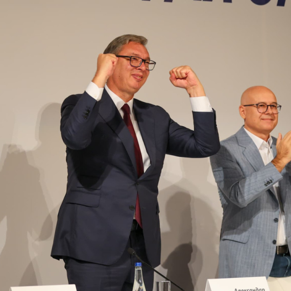 Sednica Glavnog odbora SNS-a u Nišu; Prisustvuje Vučić; Brnabić: "Moramo da sačuvamo i odbranimo Srbiju"