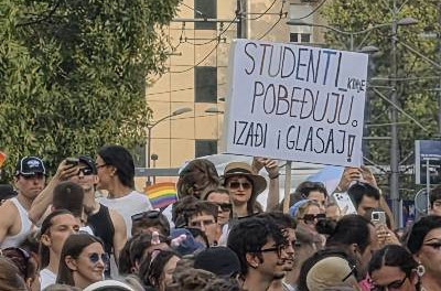Glavni transparent na Prajdu u Beogradu – "studenti pobeđuju"; Okupilo se 2.000 ljudi FOTO
