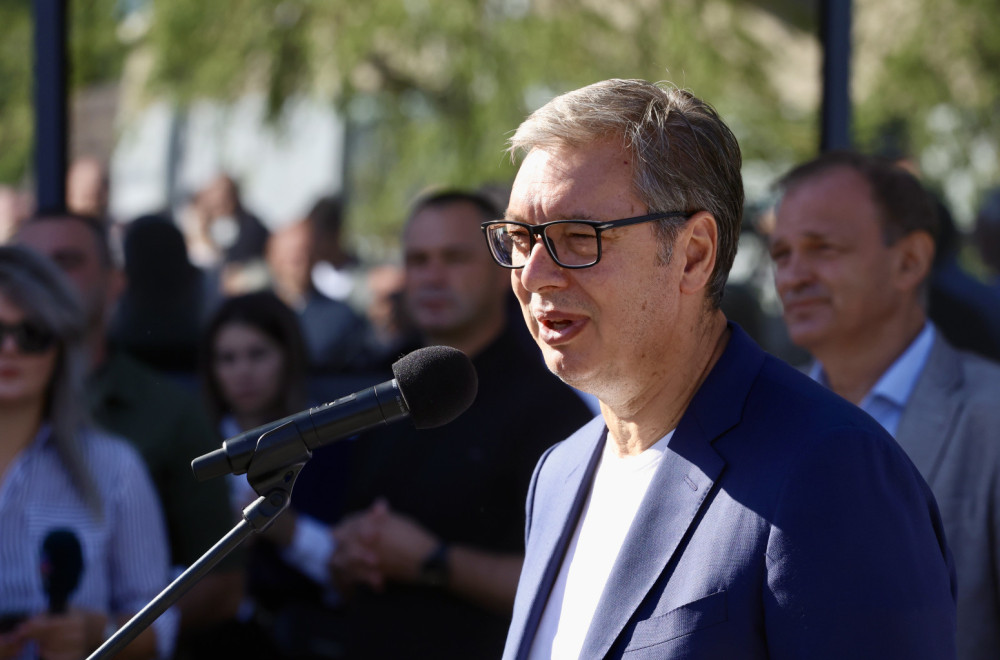 Vučić: "Uništavate olovke i sveske samo jer na njima piše 'EXPO'"; "Tužan sam jer se hvalimo bahatom decom"