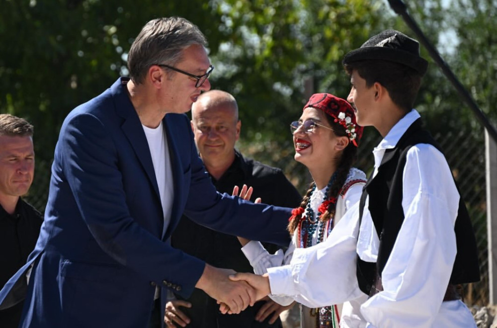 Vučić najavio ogromna ulaganja: "Uradićemo prugu Sombor-Vrbas vrednu 311 miliona"; 20 miliona za bolnicu