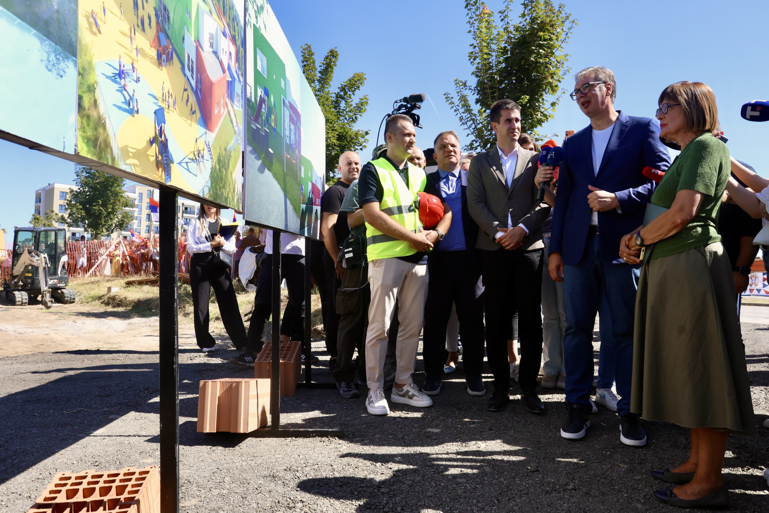 Vučić obišao radove na izgradnji novog vrtića; Najavljena obilaznica oko Sombora, rekonstrukcija bolnice...