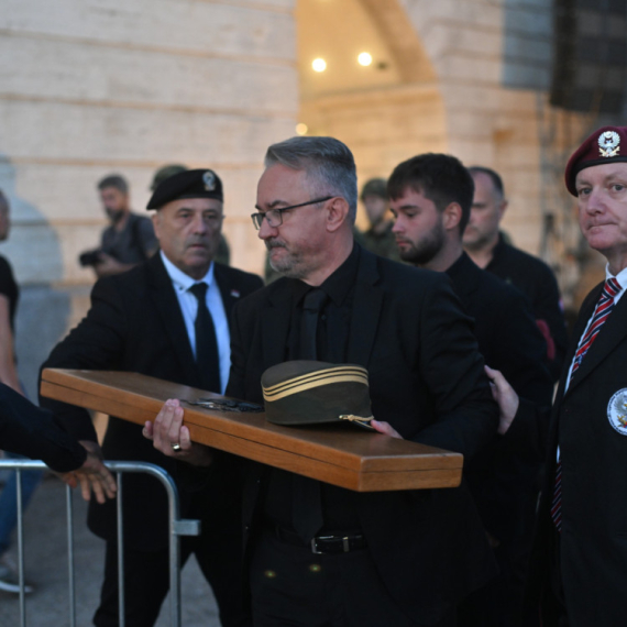 Darko Mladić se poslednji put oprostio od oca: "Putuj, oče. Putuj, komandante"
