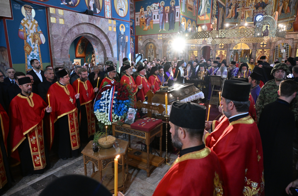 Dok Srbija u tišini odaje počast generalu Mladiću, blokaderi "pumpaju" FOTO