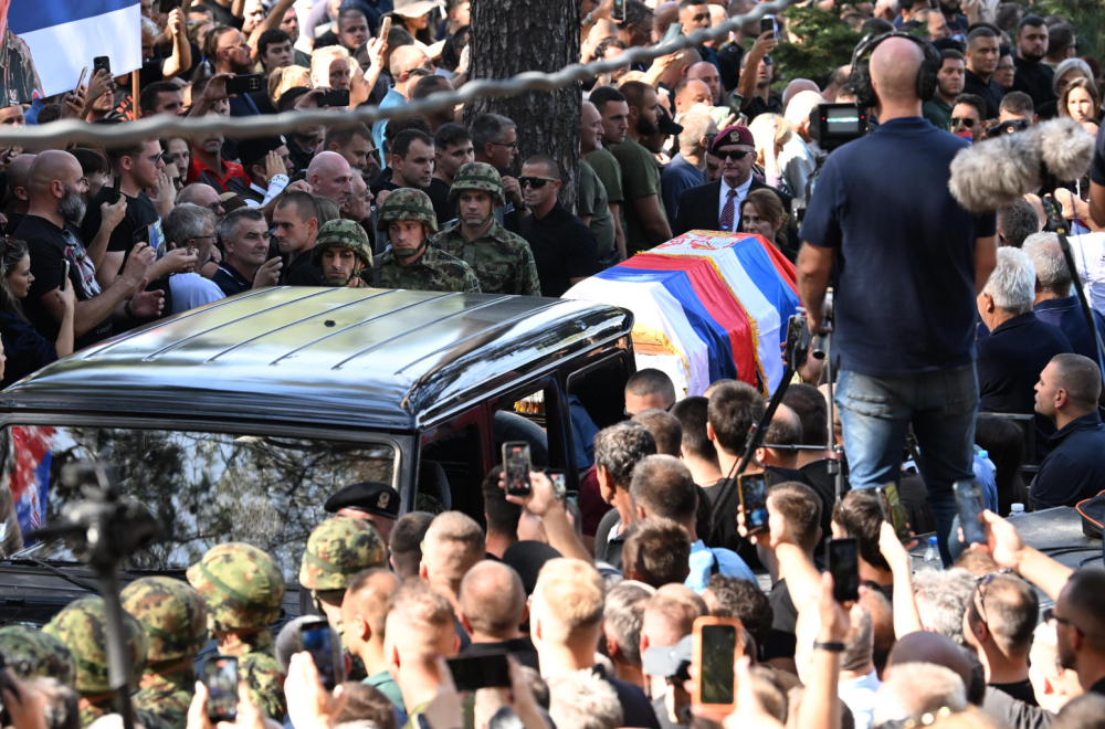 Sahrana Ratka Mladića na Topčiderskom groblju; Veliki broj prisutnih FOTO/VIDEO