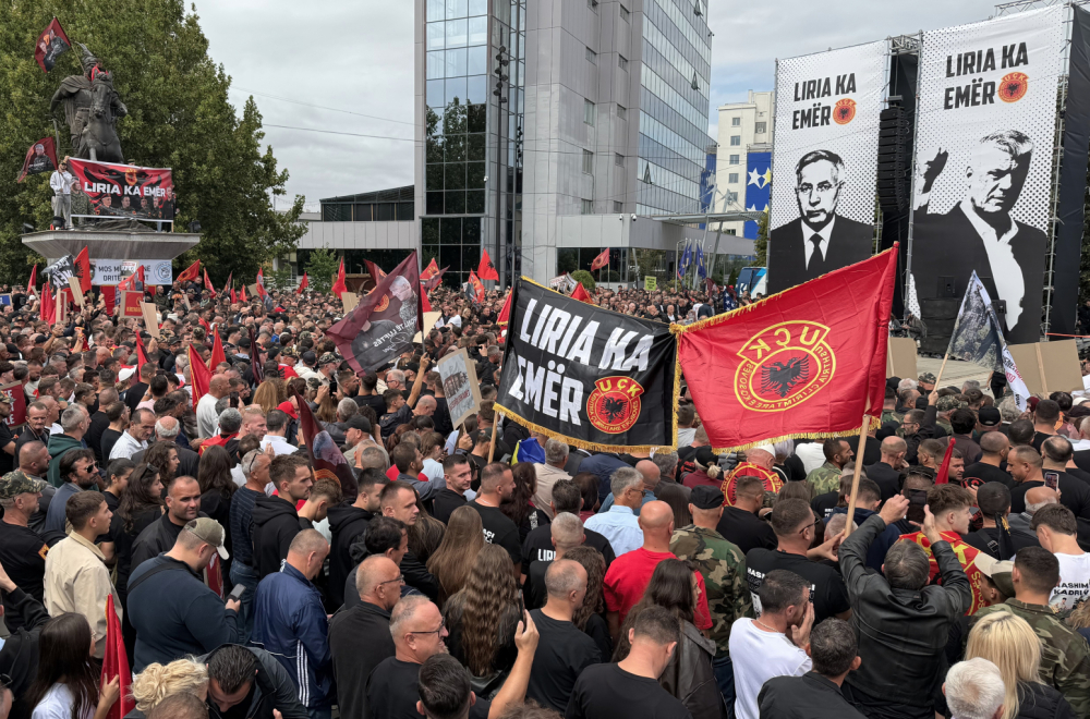 Ogroman skandal u Prištini – 150.000 Albanaca kliče teroristima OVK!; Šta će Evropa sad reći? FOTO/VIDEO
