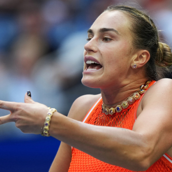Sabalenka kipti od besa – Ribakina na gem do seta!