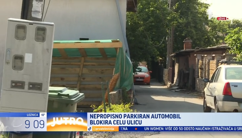 Parkirani automobil pravi problem celoj ulici
