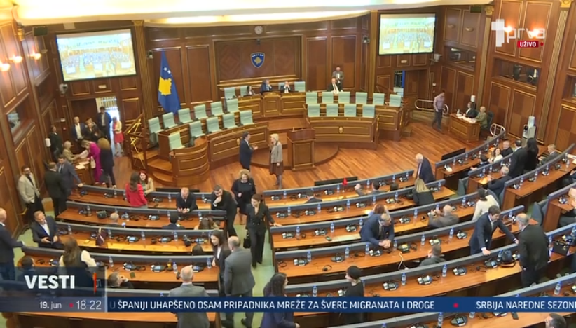 Konstitutivna sednica skupštine u Prištini prekinuta, ponovo