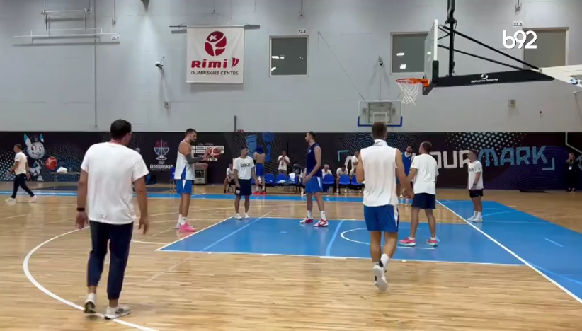 B92.sport na treningu "orlova": Jokić namešta ruku!