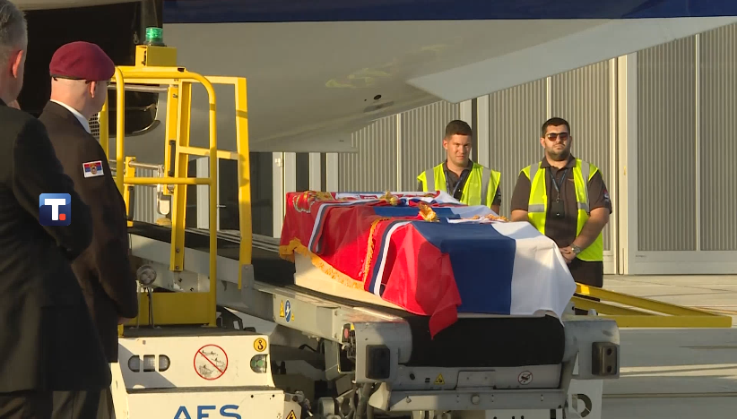 Avion sa telom generala Mladića sleteo na "Nikolu Teslu"